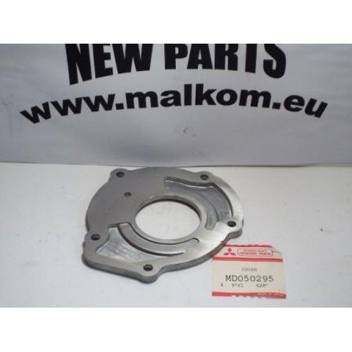 MD050295 капак маслена помпа MITSUBISHI